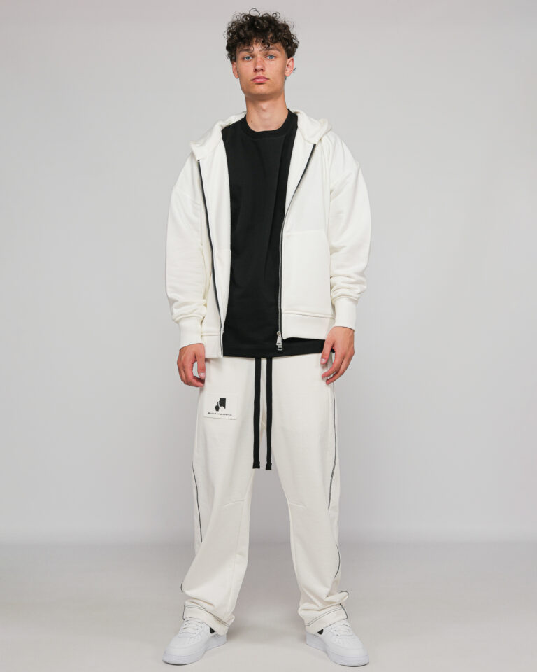 4--Structure off white